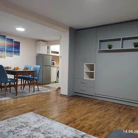 деси Apartament *